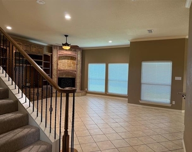 2207 Canterbury Drive - Photo Thumbnail 7