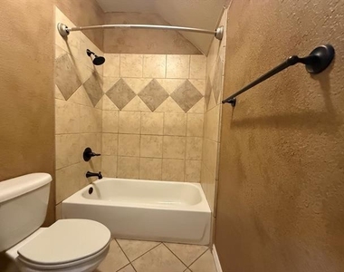 2207 Canterbury Drive - Photo Thumbnail 28