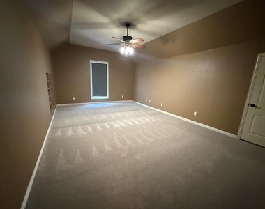 2207 Canterbury Drive - Photo Thumbnail 31