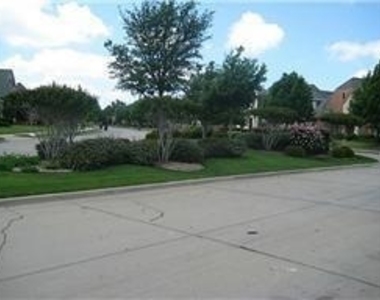 2207 Canterbury Drive - Photo Thumbnail 36