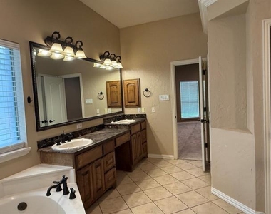 2207 Canterbury Drive - Photo Thumbnail 21