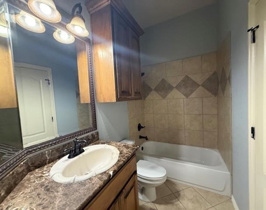 2207 Canterbury Drive - Photo Thumbnail 25