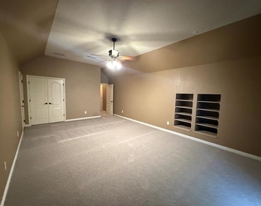 2207 Canterbury Drive - Photo Thumbnail 32