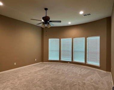 2207 Canterbury Drive - Photo Thumbnail 17