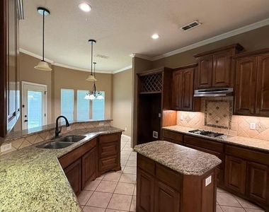 2207 Canterbury Drive - Photo Thumbnail 14