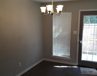 2004 Pecan Street - Photo Thumbnail 4