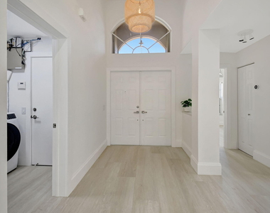 11287 Vivero Avenue - Photo Thumbnail 5
