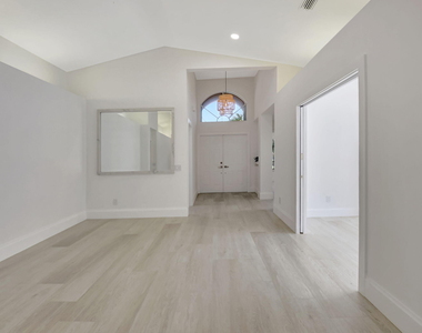 11287 Vivero Avenue - Photo Thumbnail 6