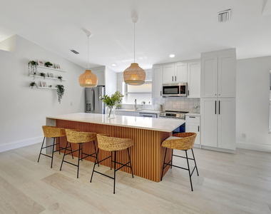 11287 Vivero Avenue - Photo Thumbnail 2