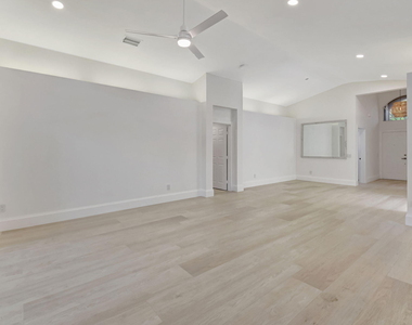 11287 Vivero Avenue - Photo Thumbnail 11
