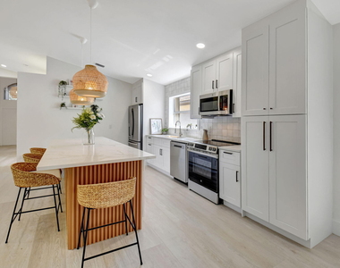 11287 Vivero Avenue - Photo Thumbnail 10