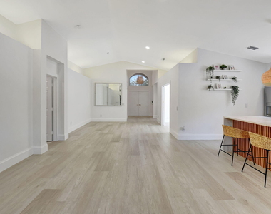11287 Vivero Avenue - Photo Thumbnail 8