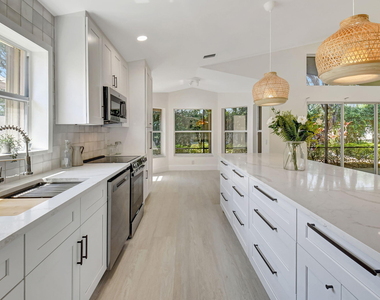 11287 Vivero Avenue - Photo Thumbnail 3