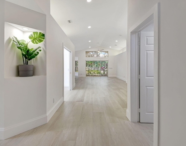 11287 Vivero Avenue - Photo Thumbnail 7