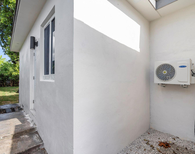 865 Se 12th Street - Photo Thumbnail 38