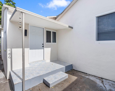 865 Se 12th Street - Photo Thumbnail 37