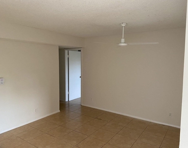 605 S Pine Island Road - Photo Thumbnail 6