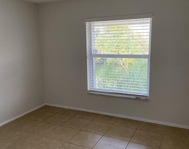 605 S Pine Island Road - Photo Thumbnail 8