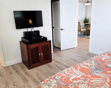 9923 S Hollybrook Lake Drive S - Photo Thumbnail 8