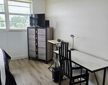 9923 S Hollybrook Lake Drive S - Photo Thumbnail 6
