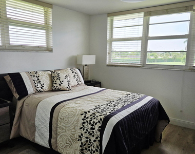 9923 S Hollybrook Lake Drive S - Photo Thumbnail 5