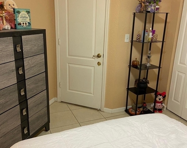 8752 Nw 107th Terrace - Photo Thumbnail 11