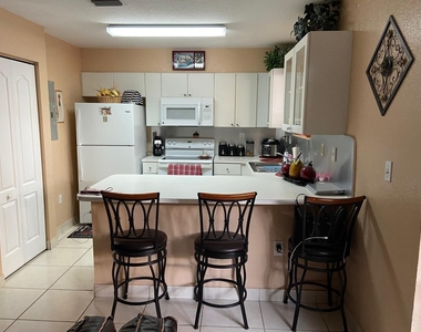 8752 Nw 107th Terrace - Photo Thumbnail 4