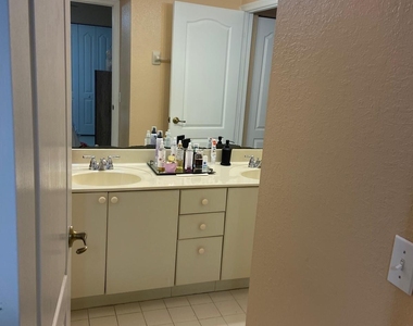 8752 Nw 107th Terrace - Photo Thumbnail 15