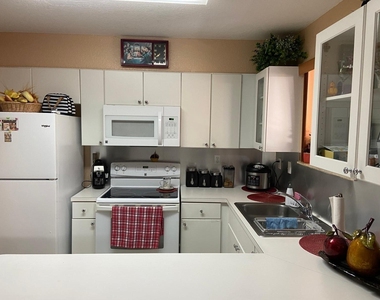 8752 Nw 107th Terrace - Photo Thumbnail 5
