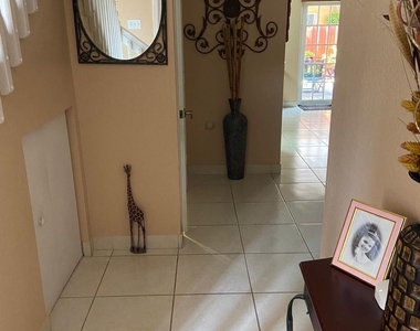 8752 Nw 107th Terrace - Photo Thumbnail 2