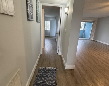 1310 Ne 14th Court - Photo Thumbnail 17