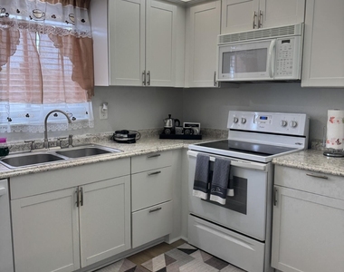 1310 Ne 14th Court - Photo Thumbnail 7