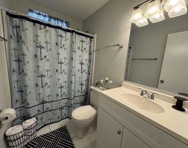 1310 Ne 14th Court - Photo Thumbnail 14