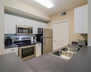 5095 Fairways Circle - Photo Thumbnail 15