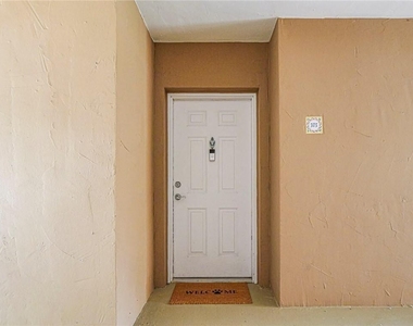 5095 Fairways Circle - Photo Thumbnail 7