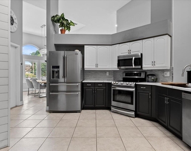 1560 Yachtman Place - Photo Thumbnail 7