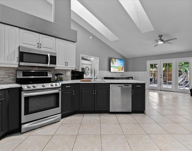 1560 Yachtman Place - Photo Thumbnail 6