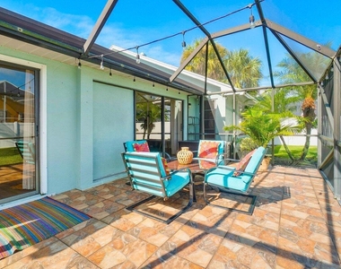 6085 Robinson Street - Photo Thumbnail 3