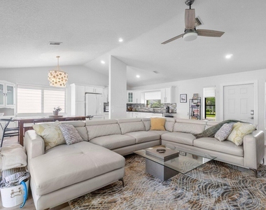 6085 Robinson Street - Photo Thumbnail 12