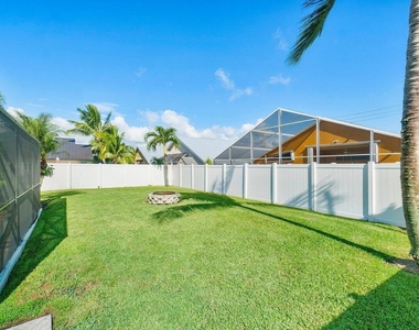 6085 Robinson Street - Photo Thumbnail 6