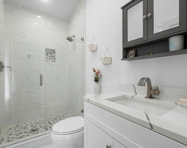 6085 Robinson Street - Photo Thumbnail 17