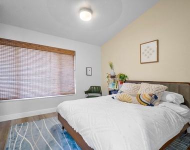 6085 Robinson Street - Photo Thumbnail 16