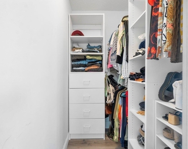 6085 Robinson Street - Photo Thumbnail 18