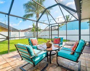 6085 Robinson Street - Photo Thumbnail 5