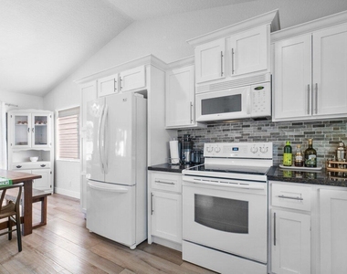 6085 Robinson Street - Photo Thumbnail 9
