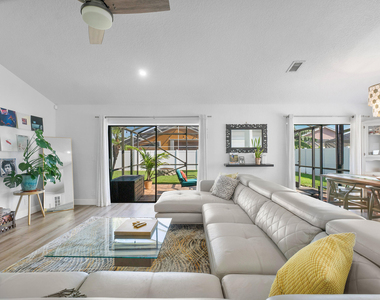 6085 Robinson Street - Photo Thumbnail 11