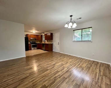 7400 S Drexel Avenue - Photo Thumbnail 4