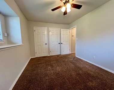 7400 S Drexel Avenue - Photo Thumbnail 10