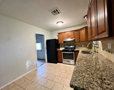 7400 S Drexel Avenue - Photo Thumbnail 6