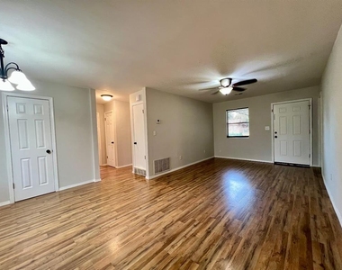7400 S Drexel Avenue - Photo Thumbnail 3